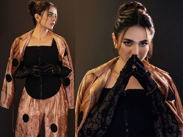 Hot Actress Yumna Zaidi criticizes by fans, “Don’t lose your dignity for money and fame”