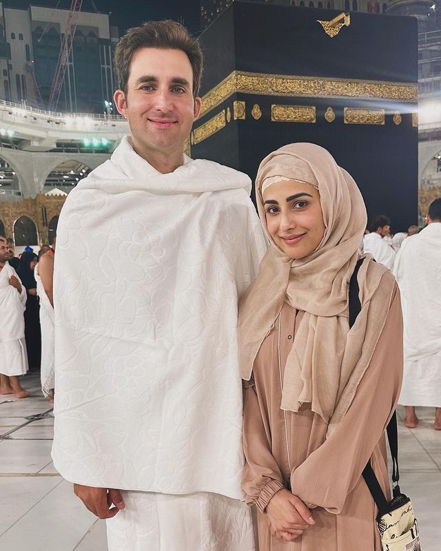 Actress Ushna Shah achieved the happiness of Umrah, special prayers for the Palestinians