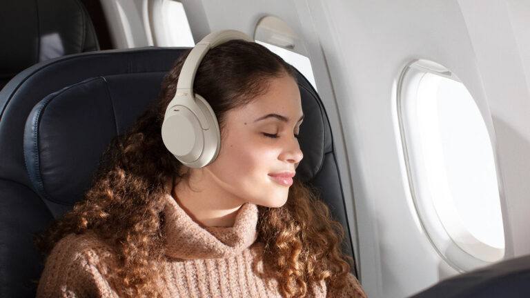 Best Wireless Headphones for Airplane Travel